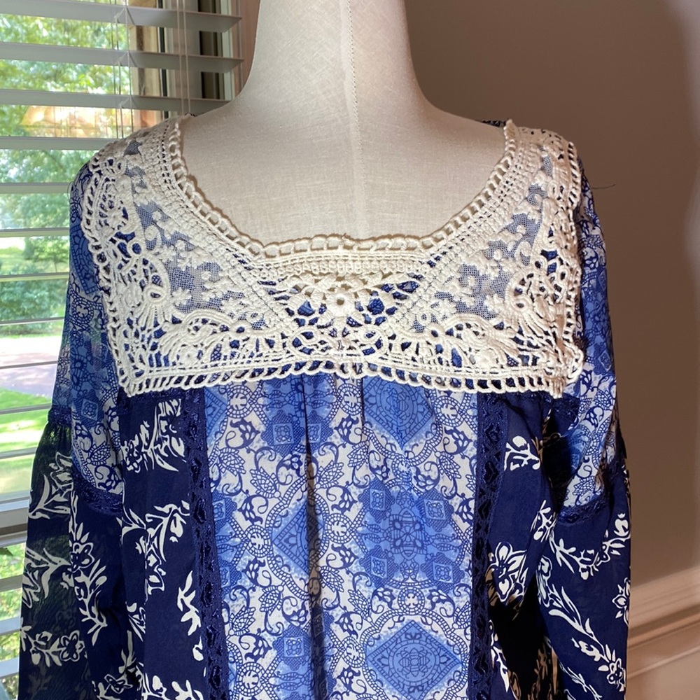 ❤️Bohemian Cafe Blouse Navy Blue Off White With Lacy Collar Never Worn Size M